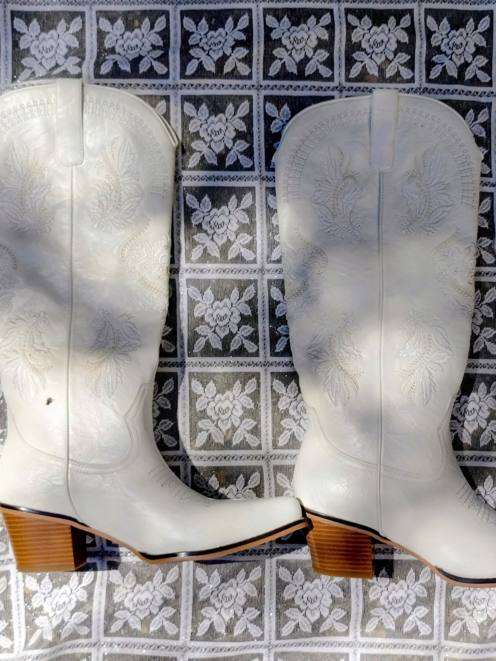 White Western Cowboy Boots for Women - Embroidered Shaft🌷